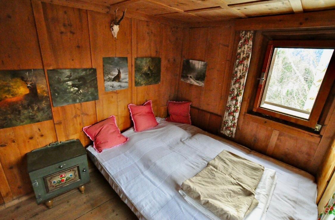Schlafzimmer mit Ausziehcouch